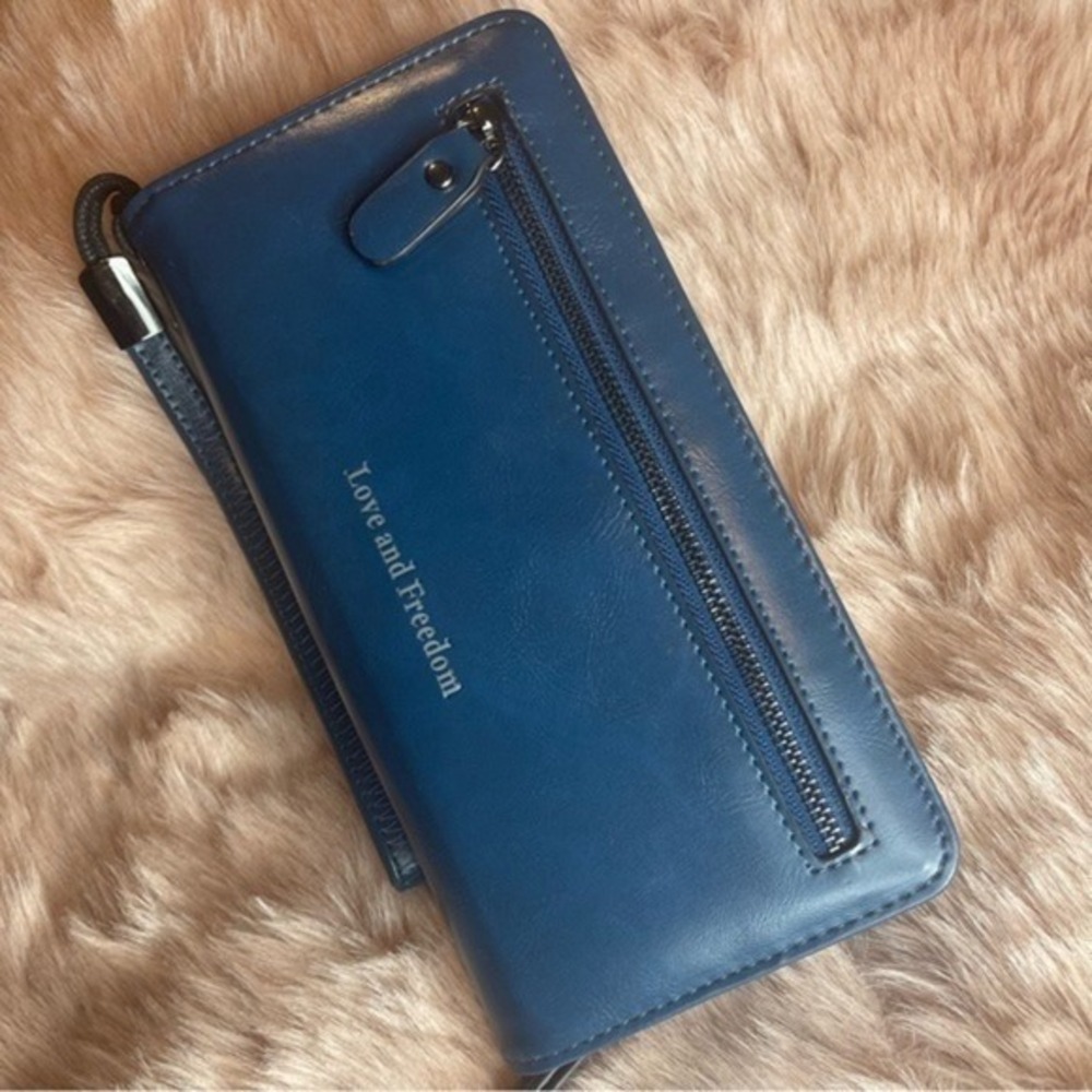 LOVE and freedom Largeâ Wrist Wallet Blue